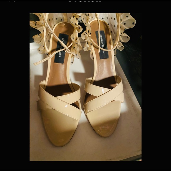 BCBGMAXAZRIA - PATENT NAPA HEELS - Picture 6 of 8